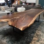 Обеденный стол из деревянного слэба