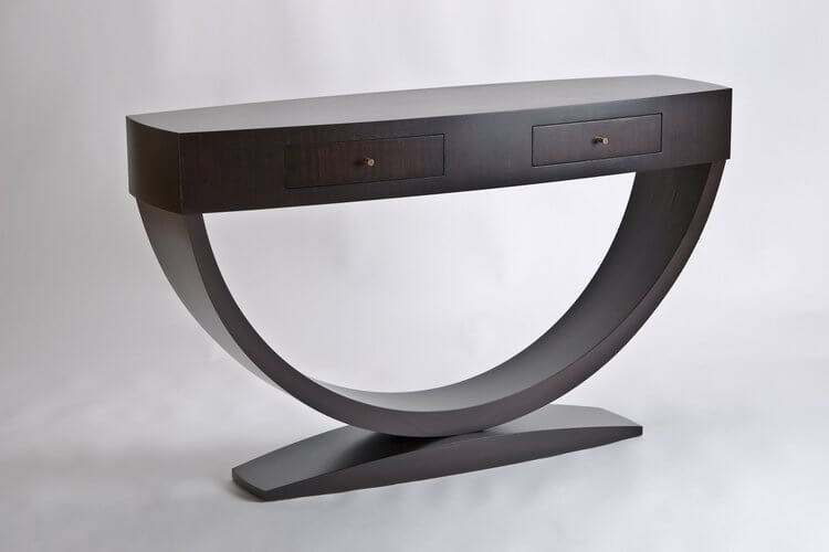 Дизайнерский стол из гнутых деревянных деталей Энрико Кёнига